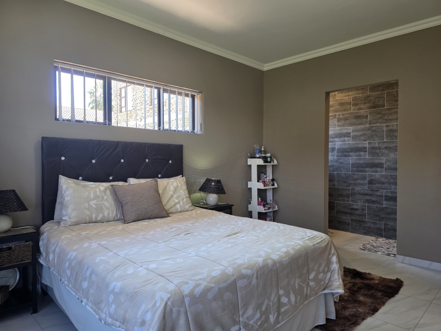 3 Bedroom Property for Sale in Wavecrest Eastern Cape